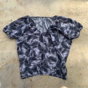 woman’s  Gray Print Short Sleeve Blouse